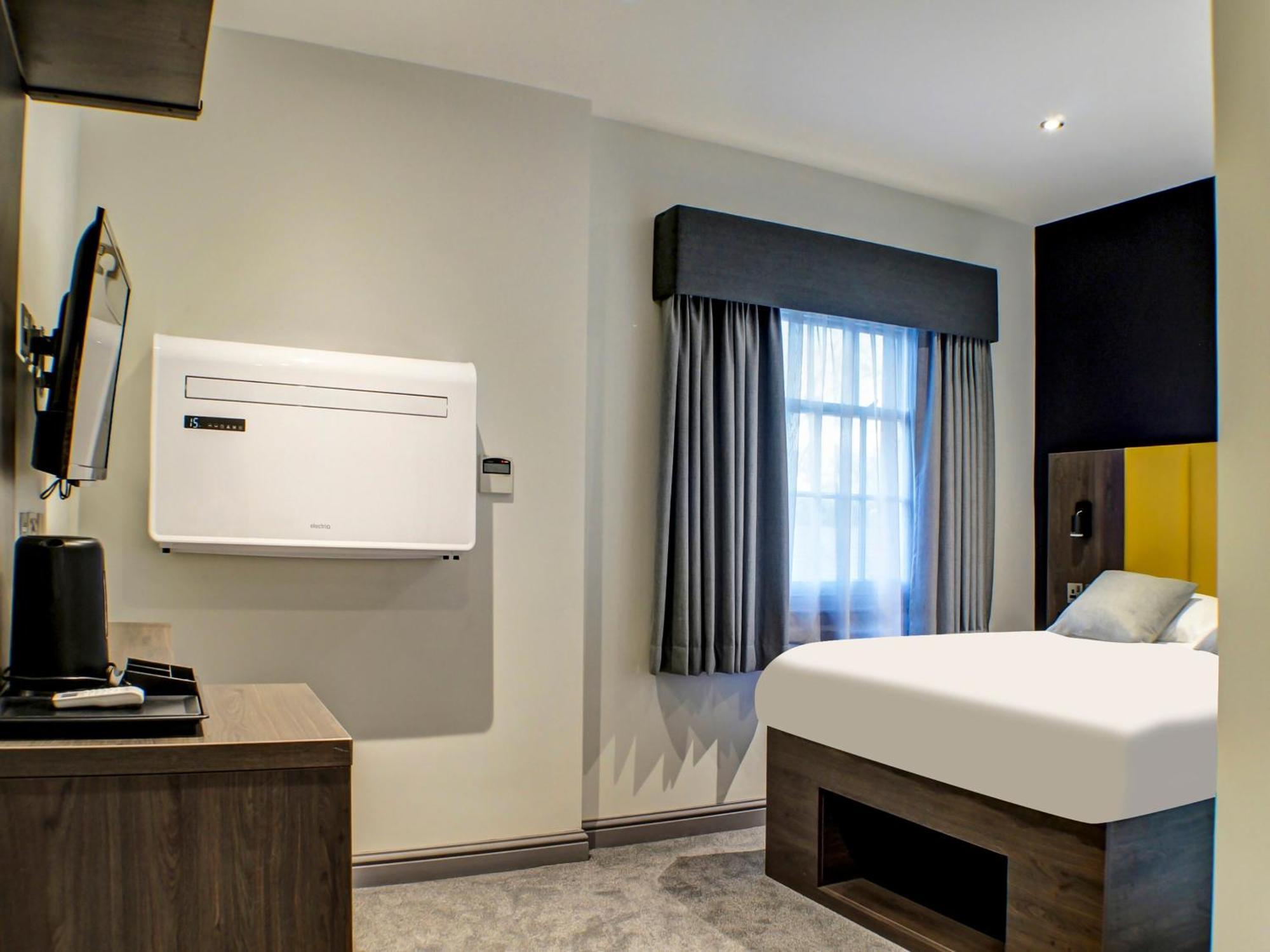 OYO Tamworth Arms Boutique Pub&Hotel Extérieur photo